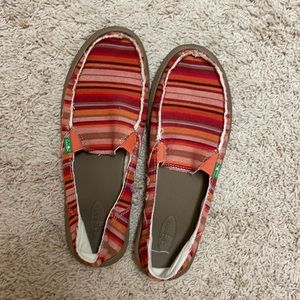 women’s sanuk shoes